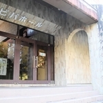 ビバホールが入る洲本市市民交流センター＝洲本市宇原