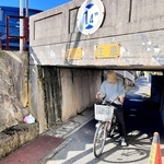 淡路島で一番低い？橋桁＝洲本市本町８