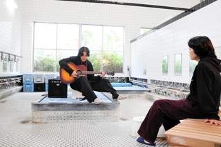 音楽ライブが開かれた宝来湯跡＝南あわじ市福良乙