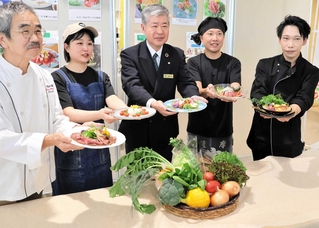 島サラダをＰＲする淡路島内の飲食店や宿泊業者＝南あわじ市八木養宜上