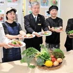 島サラダをＰＲする淡路島内の飲食店や宿泊業者＝南あわじ市八木養宜上