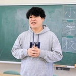 アースについて語る木田貴大さん＝洲本市大野
