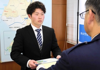 のじぎく賞を受けた川淵翔稀さん＝洲本市山手２