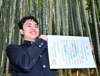 放置竹林問題の解決に取り組み、全国２位に輝いた森下颯樹さん＝洲本市内