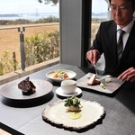 島内の陶芸家の器を使った料理を楽しめる＝南あわじ市阿那賀