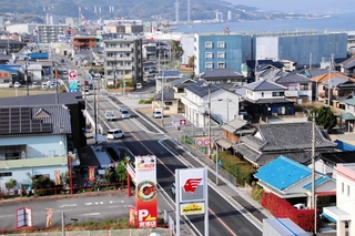 国道沿いに集合住宅や一戸建ての建設が進む東浦地区＝淡路市久留麻