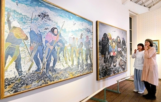 生誕１００年を記念し代表作を飾る特別展＝アート山大石可久也美術館