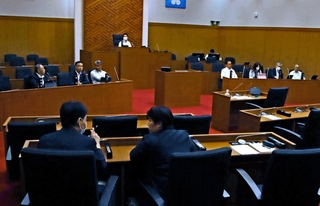 元店長が証人尋問に立った洲本市議会の百条委員会＝２０２４年６月、洲本市役所