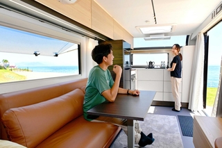 ゆったりとくつろぐことができるホテルのような室内＝淡路市夢舞台