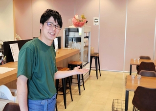 トラットリア・トリコを開いた木戸雅善さん＝洲本市本町４
