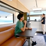 ゆったりとくつろぐことができるホテルのような室内＝淡路市夢舞台