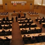 淡路市議会初の臨時会＝２００５年４月、県立淡路夢舞台国際会議場