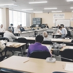 市民との対話の場として、市議会が開いたまちづくり座談会＝淡路市役所
