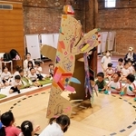 大きな「力士」が土俵で戦った紙相撲大会＝洲本市塩屋１