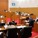第三委員会の再設置が採決された市議会臨時会＝洲本市本町３