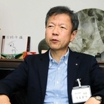 抱負などを語る淡路市の植松浩二副市長＝淡路市役所