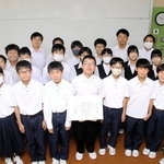 河川功労者表彰を受けた三原中学校理科部の生徒ら＝南あわじ市市十一ケ所