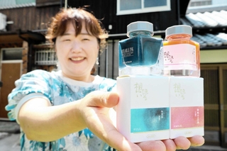 淡路島彩洋墨を考案した武藤寛美さん＝洲本市栄町２