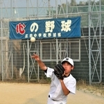 グラウンドで練習する多田駈さん＝広田中学校