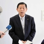 ふるさと納税制度復帰への受け止めを語る上崎勝規市長＝洲本市役所