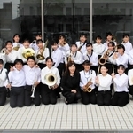 ２年ぶりの金賞に笑顔を見せる津名中吹奏楽部員＝淡路市立しづかホール