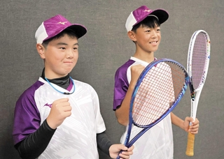 全国大会で入賞した平野陽大さん（左）と田浦潤人さん＝南あわじ市役所