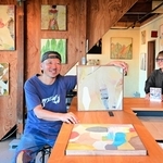 温かい色彩あふれる92点　グラフィックデザイナー・竹田さんが抽象画展　淡路市で10日まで