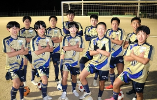 さらなる飛躍を目指す「ＡＷＡＪＩ　ＵＮＩＴＥＤ」の３年生メンバー＝南あわじ市市青木