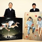 全国総文に出品する太田和花さん（左）と近畿総文に出品する土居叶乃さん＝洲本高校