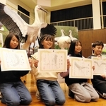 みらい、翼、新希…愛称に願い込め　淡路市の児童がコウノトリに命名「すくすく育って」