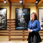 竜や仏を描いた大作を展示する増田薫さん。美しいモノクロームの世界へいざなう＝洲本市本町７