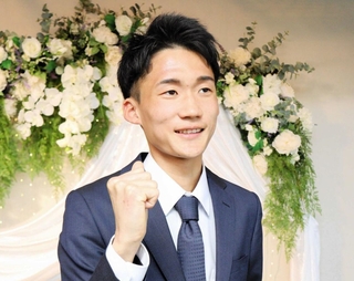 箱根駅伝を制し、故郷に錦を飾った折田壮太さん＝しづかホール