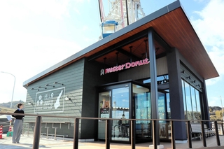 淡路サービスエリアの観覧車下にオープンする新店舗＝淡路市岩屋