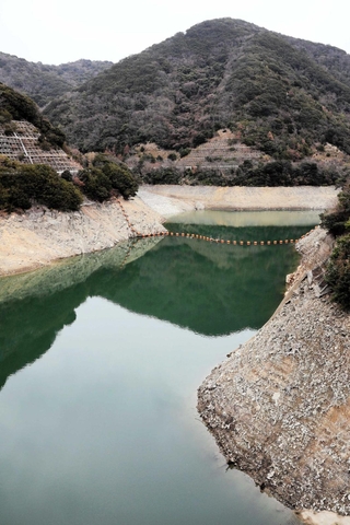 貯水率が低下している北富士ダム＝南あわじ市八木馬回