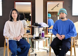 「ここから淡路島の新たなカルチャーをつくりたい」と話す美容師の上田怜也さん（右）と森田博樹さん＝淡路市志筑