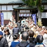 2体の仏像、158年ぶり山頂へ　神仏分離令で麓に移され　諭鶴羽神社で御還座式　住民ら祝う　南あわじ