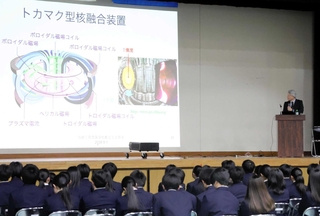 創立２０周年を記念し催された村上定義教授の講演会＝南あわじ市市円行寺