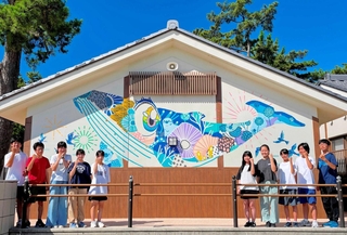 奨励賞の洲本高美術部（淡路文化協会提供）