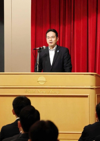 地方誘客における訪日リピーターの重要性などを解説する村田茂樹観光庁長官＝洲本市小路谷