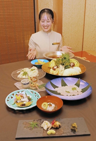 夏限定の「鱧尽くし会席」。ハモ鍋や炭火焼きなどが味わえる＝淡路市野島蟇浦