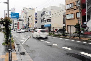 島内最高路線価の「いわた通り」。価格は下落が続く＝洲本市栄町２