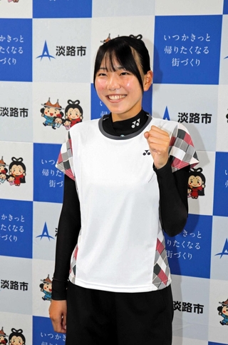 激励会で全国高校総体への意気込みを語る原百花さん＝淡路市役所