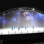 海上ステージで繰り広げられる「アワジワールドバレエ」の公演＝淡路市岩屋