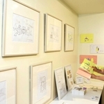 「猫の悪口」の原画や斬新な造本を紹介する展覧会場＝洲本市五色町鳥飼浦