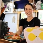 ルーツの地で再出発を決めた阿部由希奈さん。「カレーを媒介に１次産業や環境の問題を伝えたい」＝洲本市五色町鮎原西