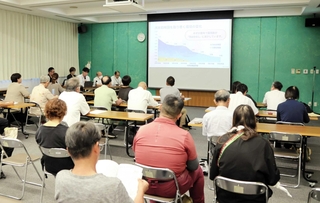 洲本幼稚園の今後を巡って開催された意見交換会＝洲本市港