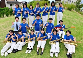 神戸ジャズストリートに出演する蒼開中学・高校ジャズバンド部のメンバー＝淡路市佐野