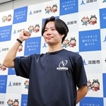 男子１００メートルで入賞を目指す瀧陸斗さん＝淡路市役所