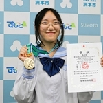 ジュニア五輪アーティスティックスイミング　笑顔で演技、優勝を報告　洲本・洲浜中3年の巽さん