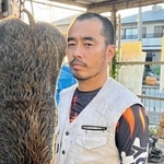 巨大イノシシを捕獲した木曽勝己さん（提供）